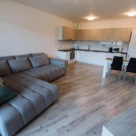 Miracle Apartment Bratislava Bagian luar foto