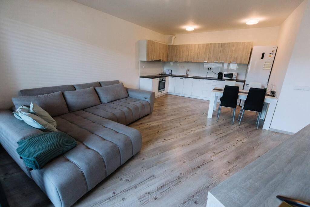 Miracle Apartment Bratislava Bagian luar foto